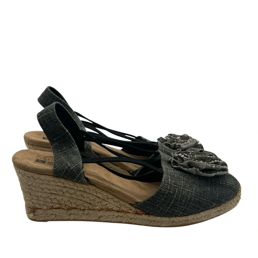 White Mountain Women's Serene Wedge Sandals With Floral‎ Accent